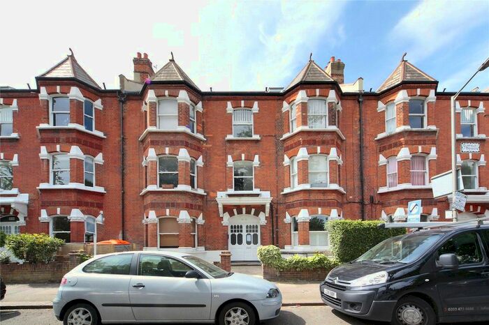 3 Bedroom Flat To Rent In Elmfield Road, Balham, London, SW17