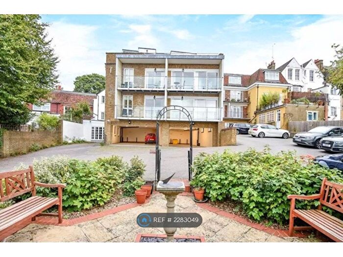 3 Bedroom Flat To Rent In Chiltern House, Harrow On The Hill, HA1