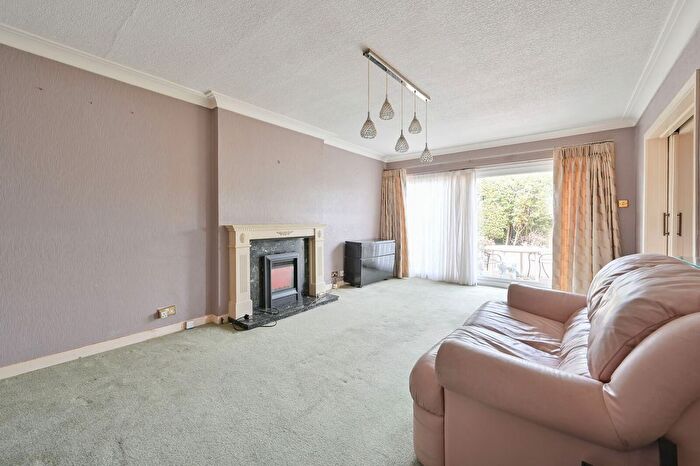 4 Bedroom Bungalow For Sale In Clarks Mead, Bushey, WD23