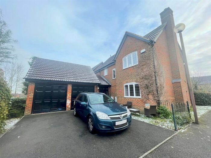 4 Bedroom Detached House To Rent In Cranwell Close, Shenley Brook End, Milton Keynes, MK5