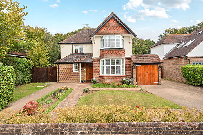 3 Bedroom Detached House For Sale In New Park Road, Cranleigh, GU6