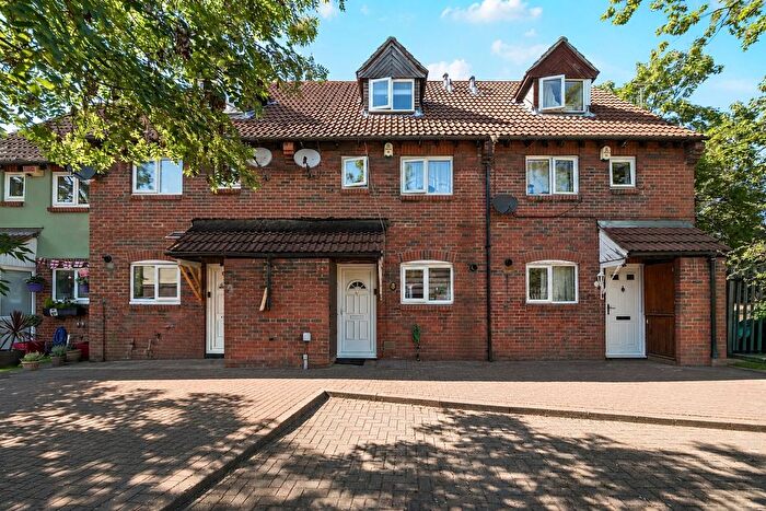 3 Bedroom Terraced House For Sale In Nickelby Close, Thamesmead, SE28