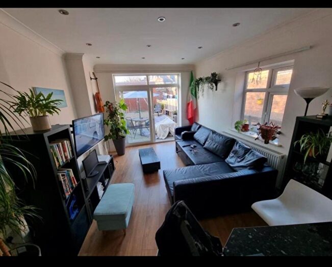 2 Bedroom Flat To Rent In Weston Park - G/F****, London, N8