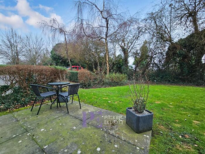 2 Bedroom Flat For Sale In Herons Court Hinckley, LE10