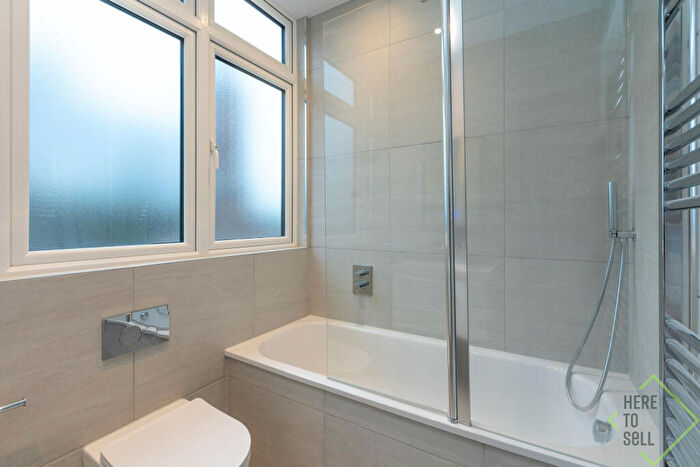 1 Bedroom Flat To Rent In Solent Lodge, Green Lanes, Palmers Green, London, N13