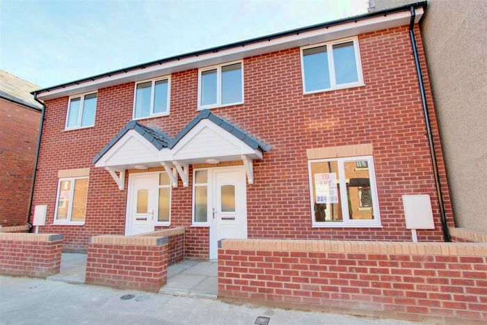 3 Bedroom Semi-Detached House To Rent In Broadleys, Clay Cross, Chesterfield, Derbyshire, S45