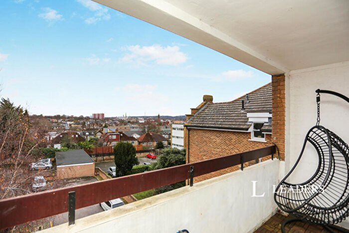 2 Bedroom Flat To Rent In Hillmore Court, Belmont Hill, SE13