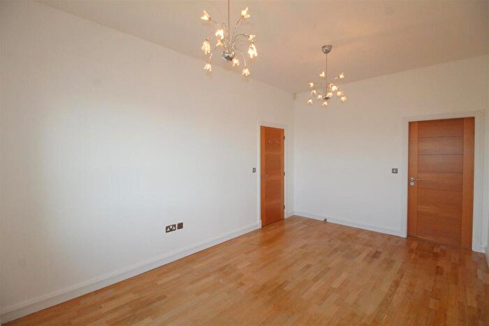 2 Bedroom Apartment To Rent In Clifton Drive North, Lytham St. Annes, FY8