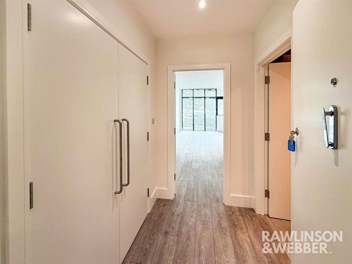 Studio To Rent In Molesey Road, West Molesey, KT8