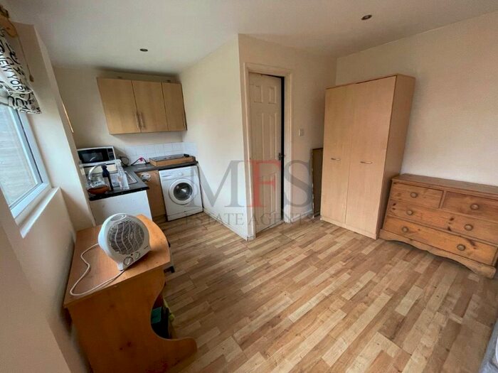 1 Bedroom Studio To Rent In Kingston Road, Southall UB2