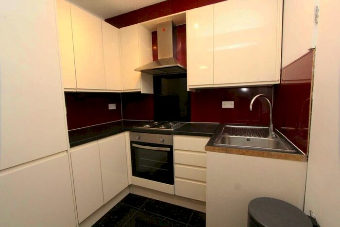 Flat To Rent In Endymion Road, London, N4