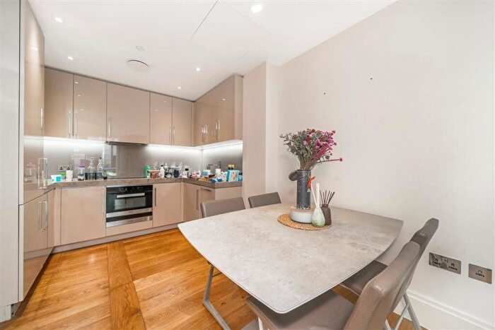 1 Bedroom Flat To Rent In Milford House, Strand London, WC2R