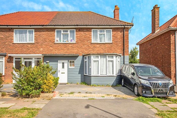 3 Bedroom Semi-Detached House For Sale In Renfrew Road, Ipswich, IP4