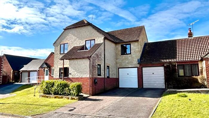 4 Bedroom Link Detached House For Sale In Deane Way, South Chard, Nr Chard, Somerset, TA20