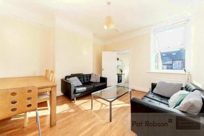 4 Bedroom Maisonette To Rent In Newlands Road, Jesmond, Newcastle Upon Tyne, NE2
