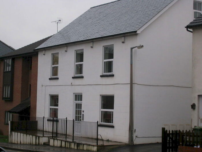 2 Bedroom Flat To Rent In Greyhound Court, RH1