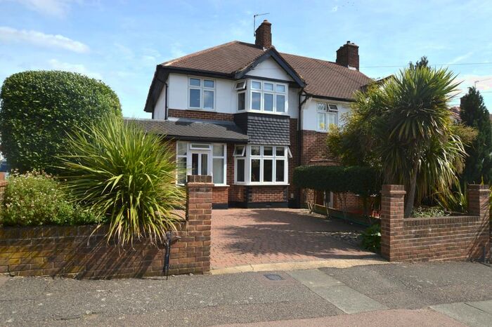 4 Bedroom Detached House To Rent In Glenesk Road, London, SE9