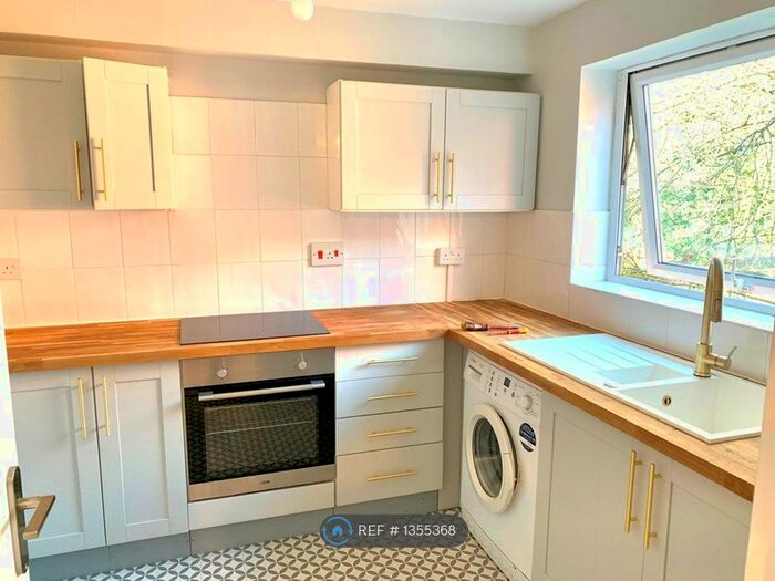2 Bedroom Flat To Rent In Trinity Street, Enfield, EN2