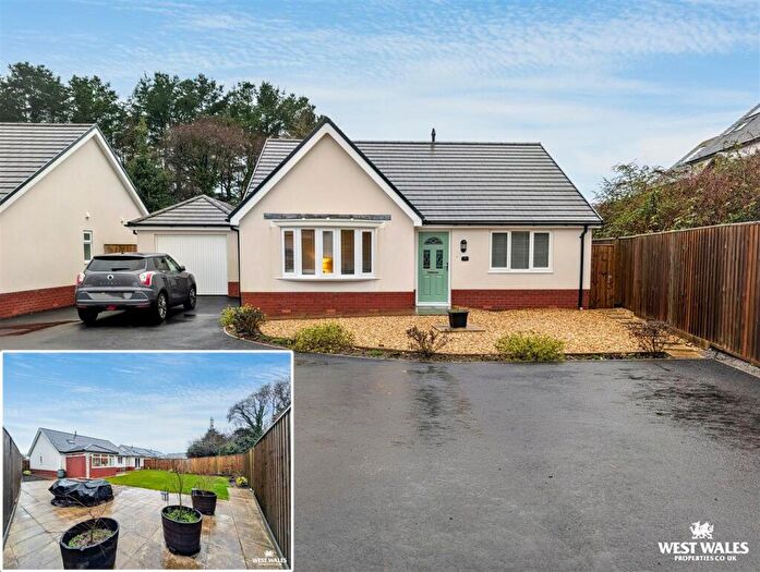 3 Bedroom Detached Bungalow For Sale In Llys Y Felin, Kidwelly, SA17