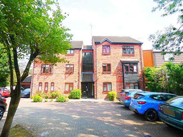 2 Bedroom Flat To Rent In Glenshee Close, Northwood, HA6