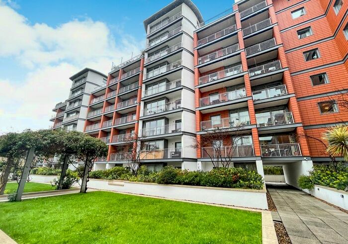 1 Bedroom Flat To Rent In Holland Gardens, Brentford, TW8