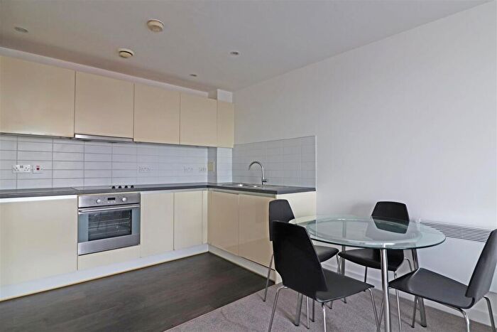 2 Bedroom Flat For Sale In Queensway, Redhill, RH1