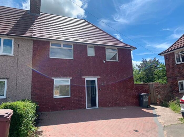 3 Bedroom House To Rent In Searston Avenue, Holmewood, Chesterfield, S42