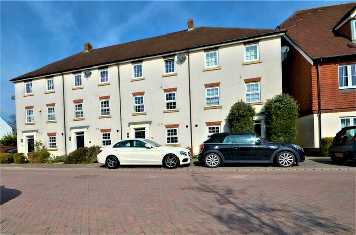 5 Bedroom Terraced House To Rent In Brookfield Drive, Horley, Surrey, RH6