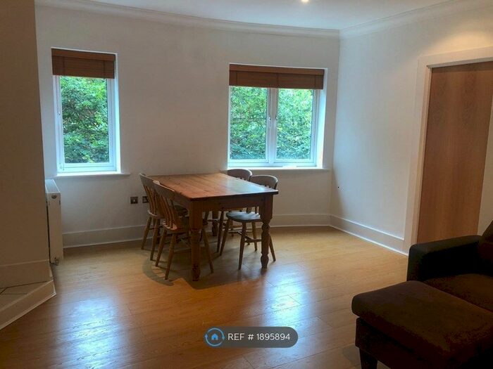 3 Bedroom Flat To Rent In Jekyll Close, Stapleton, Bristol, BS16