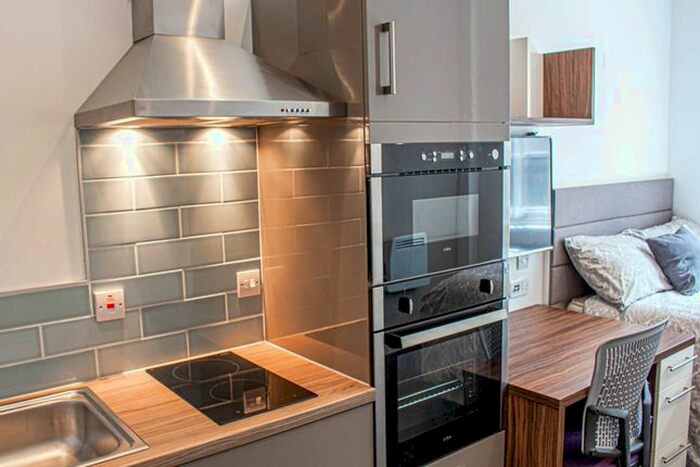 Studio To Rent In Park Square South, Leeds, West Yorkshire LS1