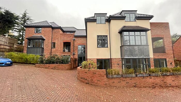 2 Bedroom Apartment To Rent In Howell Hill, Cheam Road, Cheam, SM2