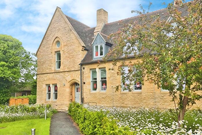 3 Bedroom Town House For Sale In Banbury Road, Chipping Norton, OX7