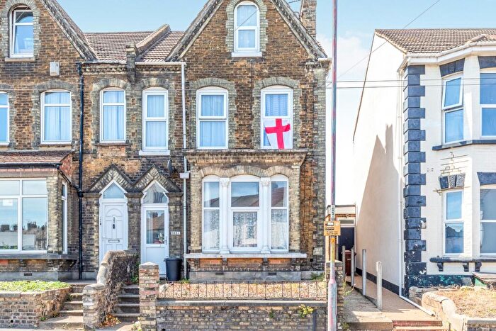 1 Bedroom Flat For Sale In Canterbury Street, Gillingham, Kent, ME7