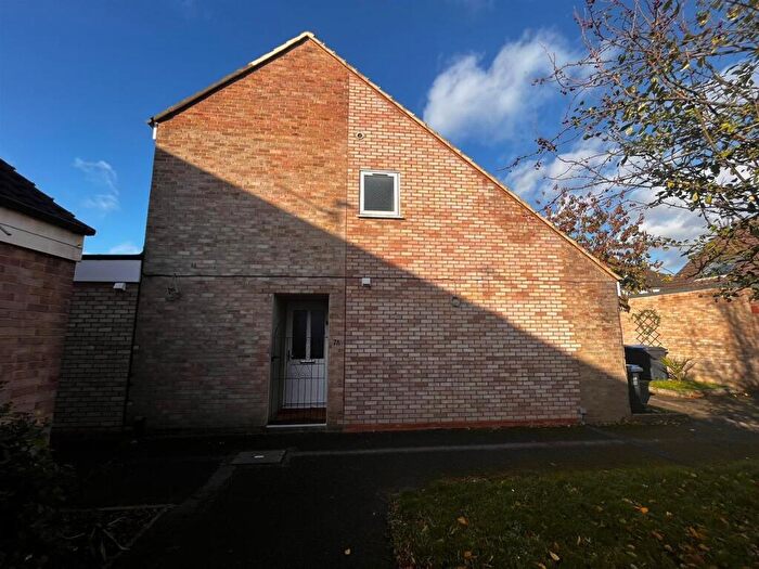 2 Bedroom Maisonette For Sale In Strawmead, Hatfield, AL10