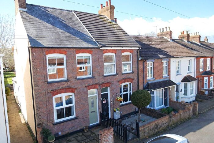 3 Bedroom End Terrace House For Sale In Summer Street, Slip End, Luton, Bedfordshire, LU1