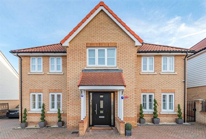 5 Bedroom Detached House For Sale In Sparrow Drive, Chattenden, Rochester, Kent, ME3