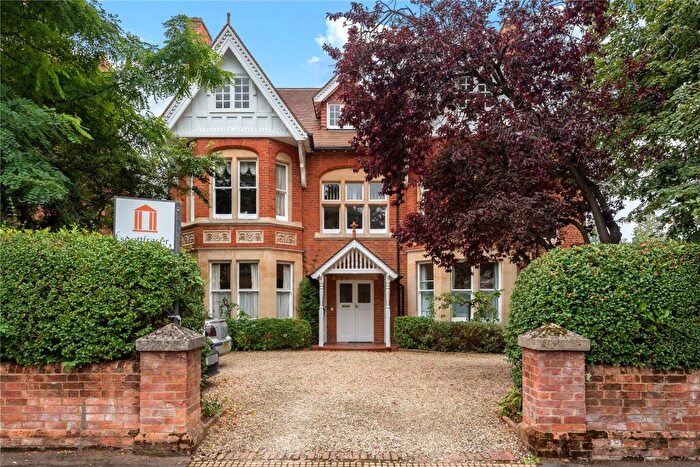 2 Bedroom Flat To Rent In Rawlinson Road, OX2