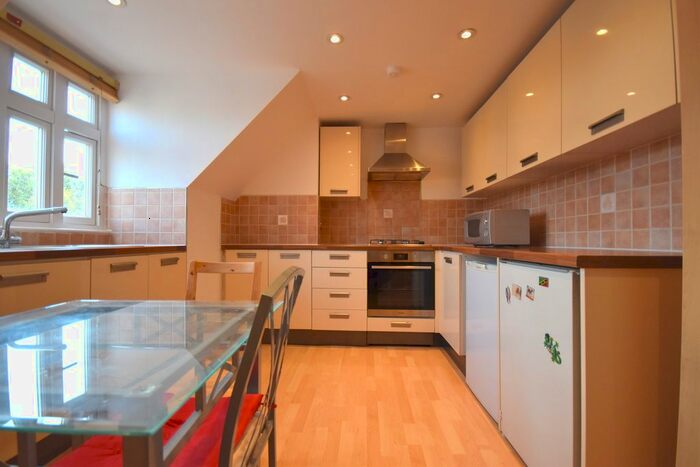 1 Bedroom Flat To Rent In Queenstown Road, London, SW8