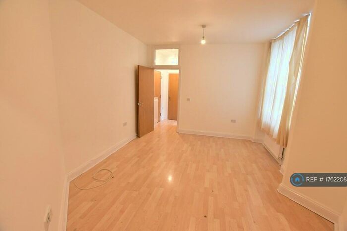 1 Bedroom Flat To Rent In T L House, Luton, LU1