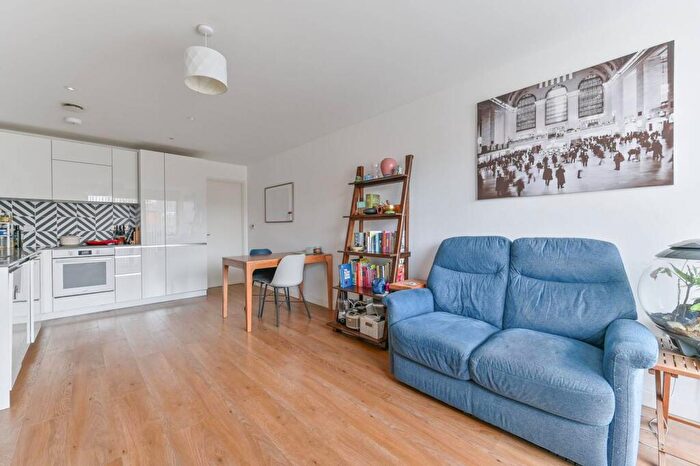 2 Bedroom Flat For Sale In Cargreen Road, South Norwood, London, SE25
