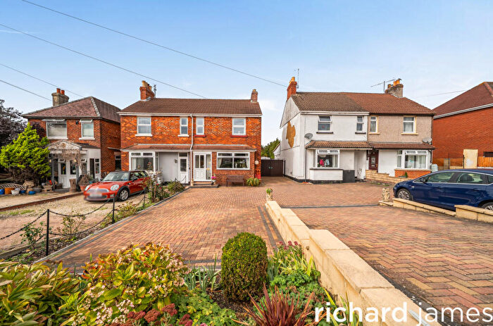 3 Bedroom Semi-Detached House For Sale In Cricklade Road, Swindon, Swindon, SN2