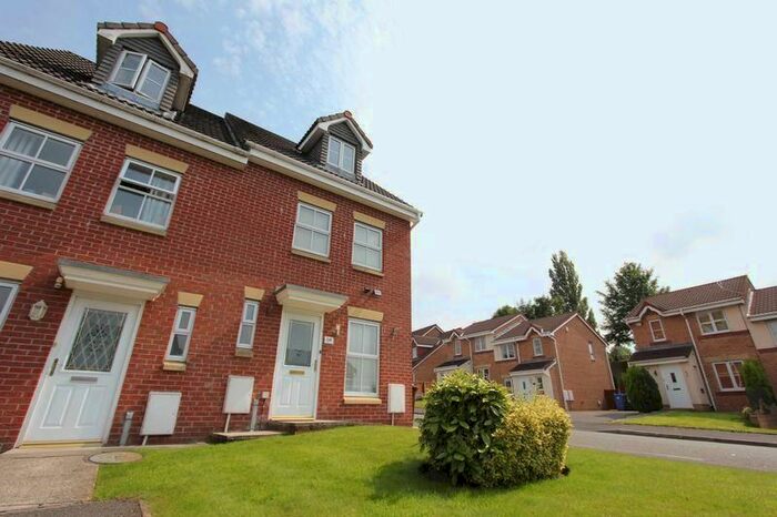 3 Bedroom Property To Rent In Greendale Drive, Radcliffe, Manchester, M26