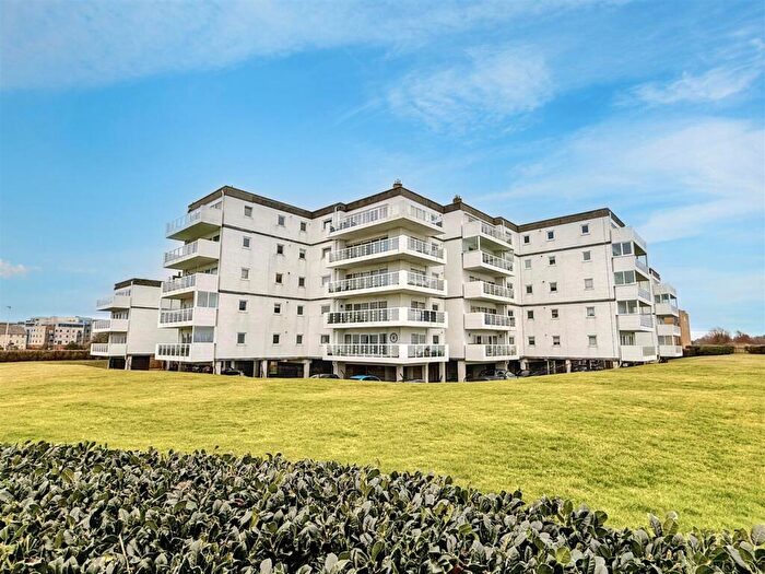 2 Bedroom Flat For Sale In Royal Parade, Eastbourne, BN22