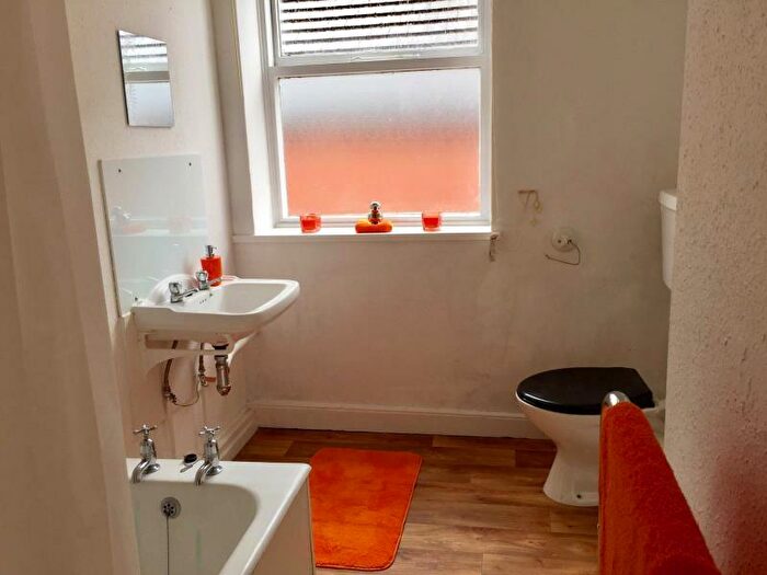 1 Bedroom Flat To Rent In Flat, North Grange Road, LS6