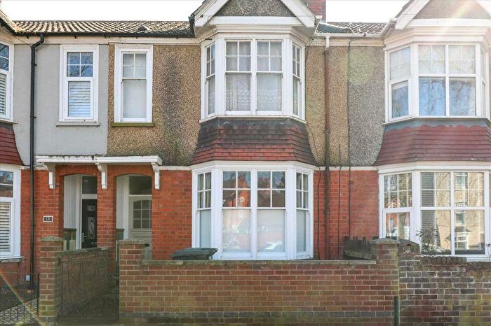 1 Bedroom Flat To Rent In Finedon Road, Wellingborough, NN8