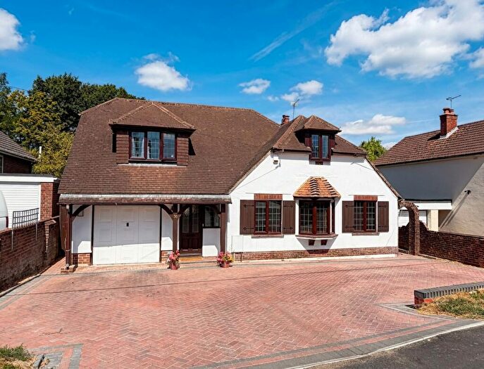 4 Bedroom Detached House For Sale In Crescent Road, North Baddesley, SO52