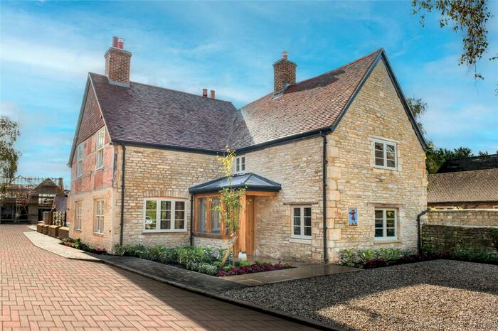5 Bedroom Detached House For Sale In The Old Bell, The Bell Inn, Standlake, Oxfordshire, OX29