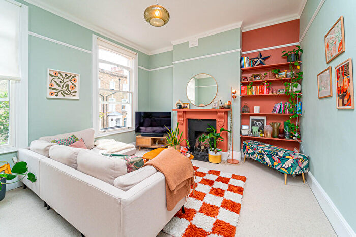 1 Bedroom Apartment For Sale In Aberdeen Road, Highbury, London, N5