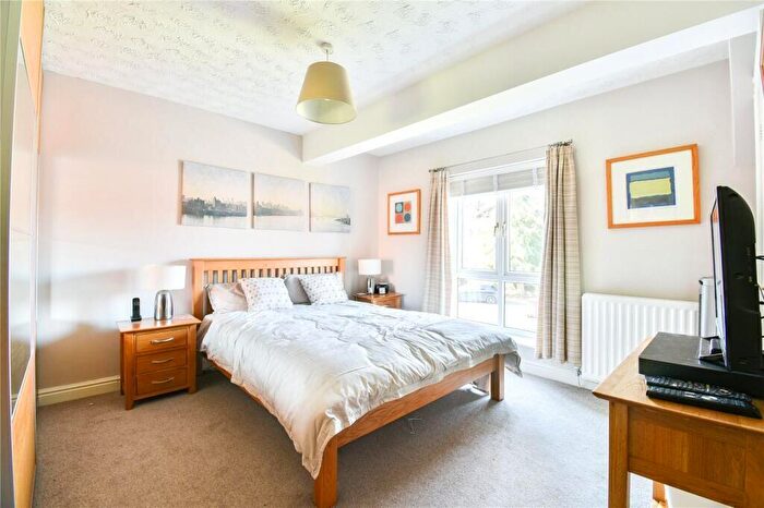 2 Bedroom Apartment To Rent In Hackney, London, E9