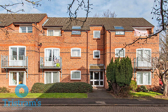 2 Bedroom Flat For Sale In Tonnelier Road, Nottingham, NG7